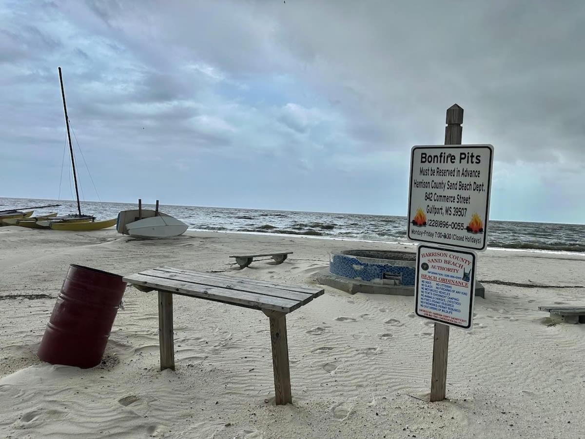 Bare Feet Bungalow -Close To Beach & Dog Friendly Gulfport Eksteriør billede